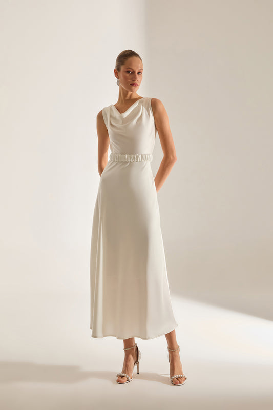 Robe de fiançailles blanche à encolure dégagée et jupe évasée Marina Kolsuz