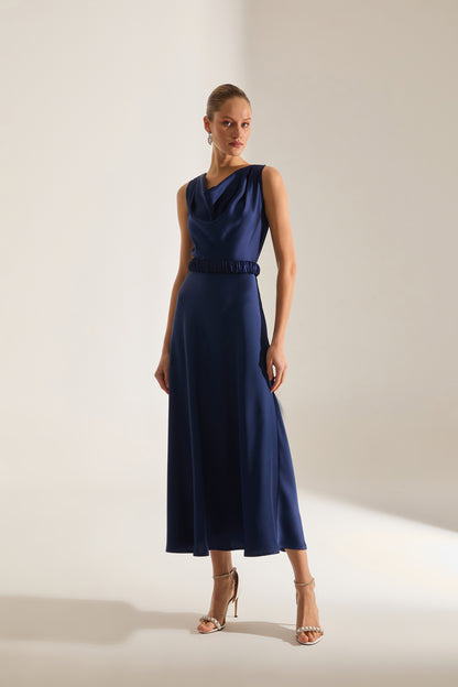 Robe de fiançailles à encolure dégagée et jupe évasée en bleu marine Marina Kolsuz