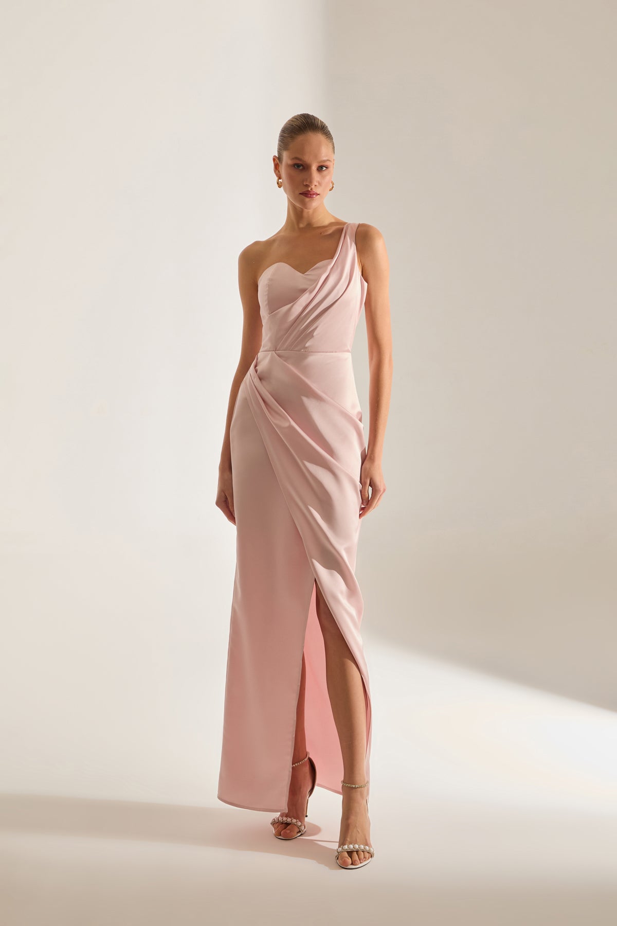 SLEEVELESS DRESS WITH DRAPED DETAIL IN POWDER PINK