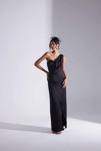 BLACK EVENING DRESS WITH SLEEVES