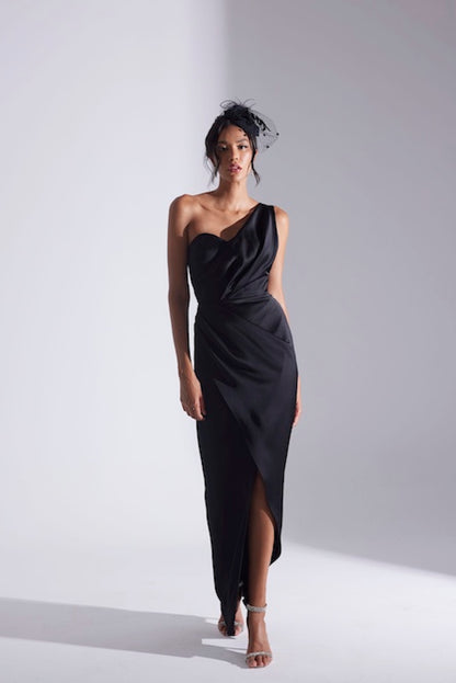 BLACK EVENING DRESS WITH SLEEVES