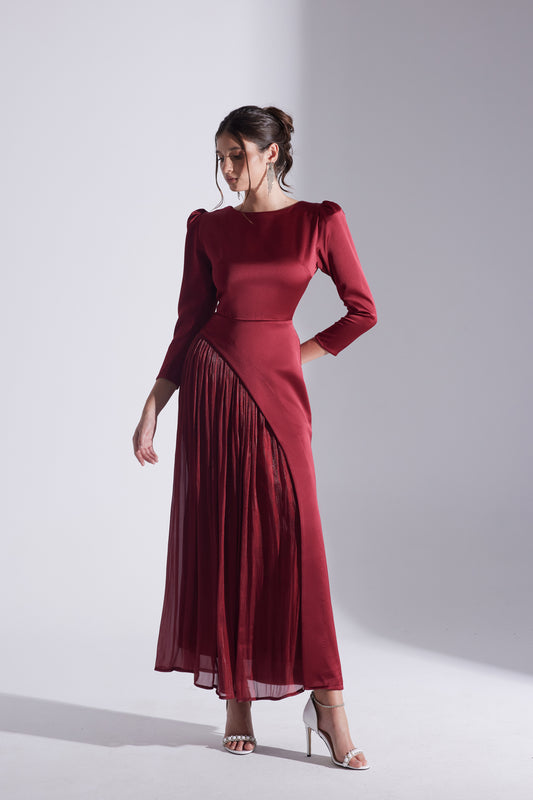 ROBE EN GEORGETTE AVEC DÉTAILS ASYMÉTRIQUES ROUGE RIVA