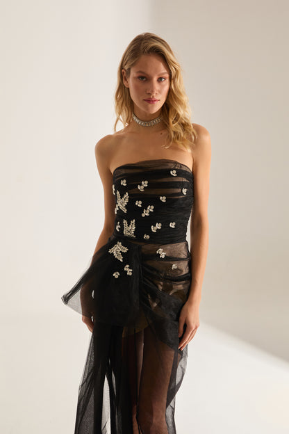 Robe en tulle noir avec broderies en pierre d'Olivia