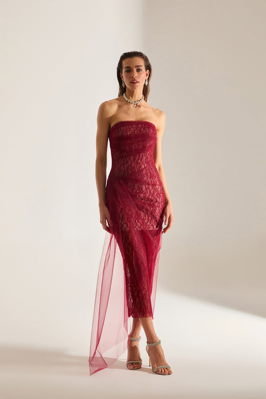 Robe en tulle drapé de Vénus en rouge foncé