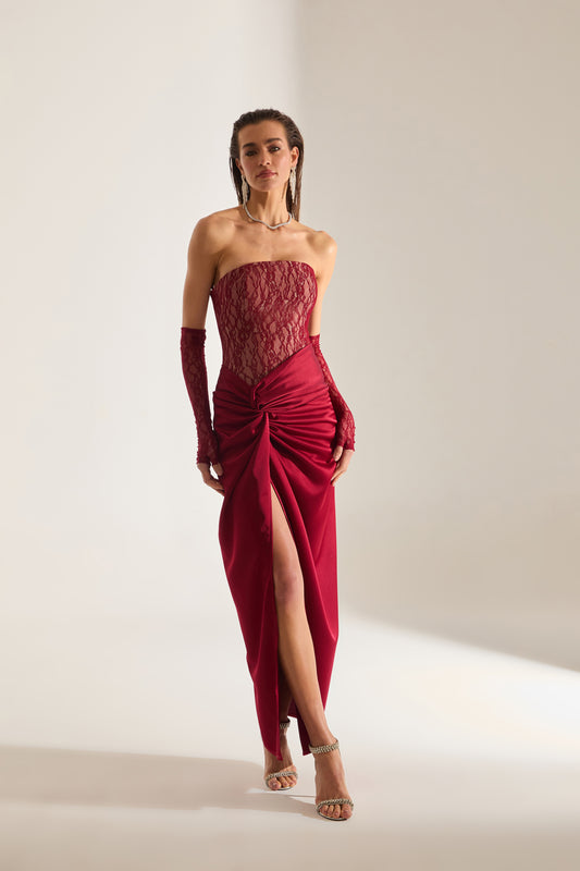 Robe de soirée sans bretelles en satin rouge foncé Melissa Dantel