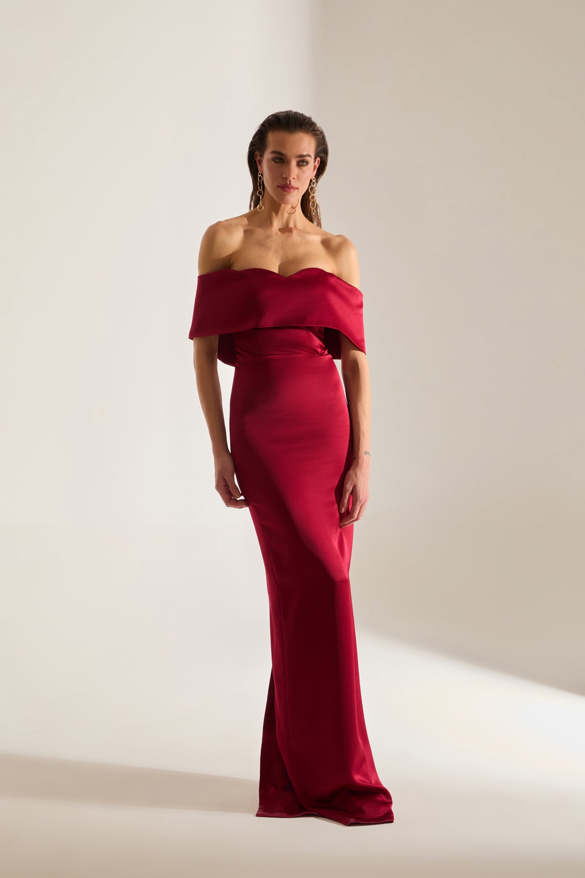 PAMELLA MADONNA YAKA SATIN DARK RED ENGAGEMENT DRESS