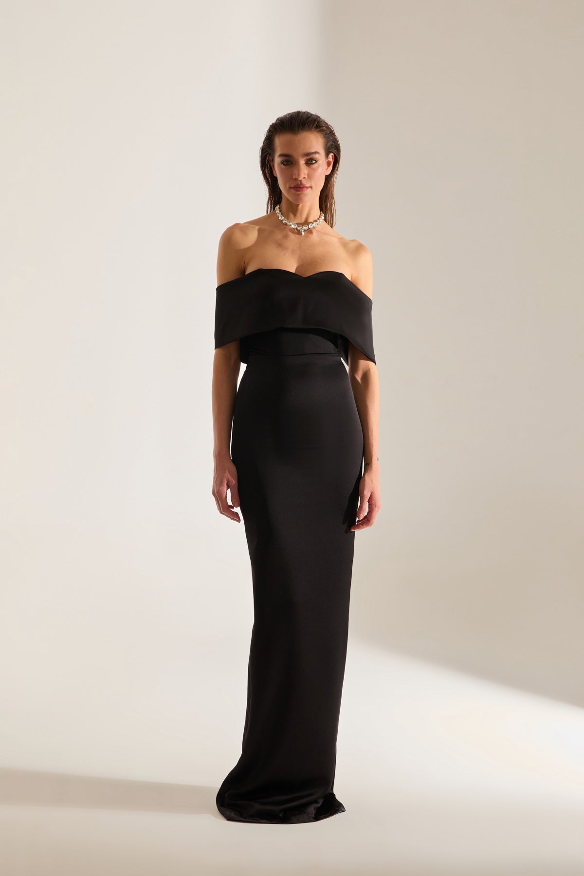 PAMELLA MADONNA YAKA SATIN BLACK ENGAGEMENT DRESS