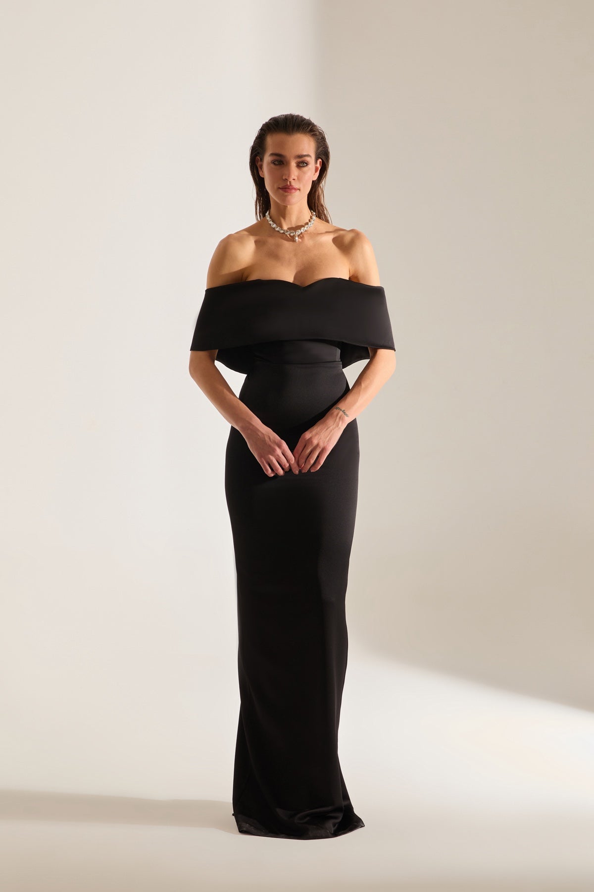 PAMELLA MADONNA YAKA SATIN BLACK ENGAGEMENT DRESS