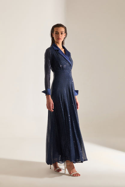 ROBE DE SOIRÉE À COL CROISÉE EN DÉTAILS BLEU FONCÉ ARLON PAYET