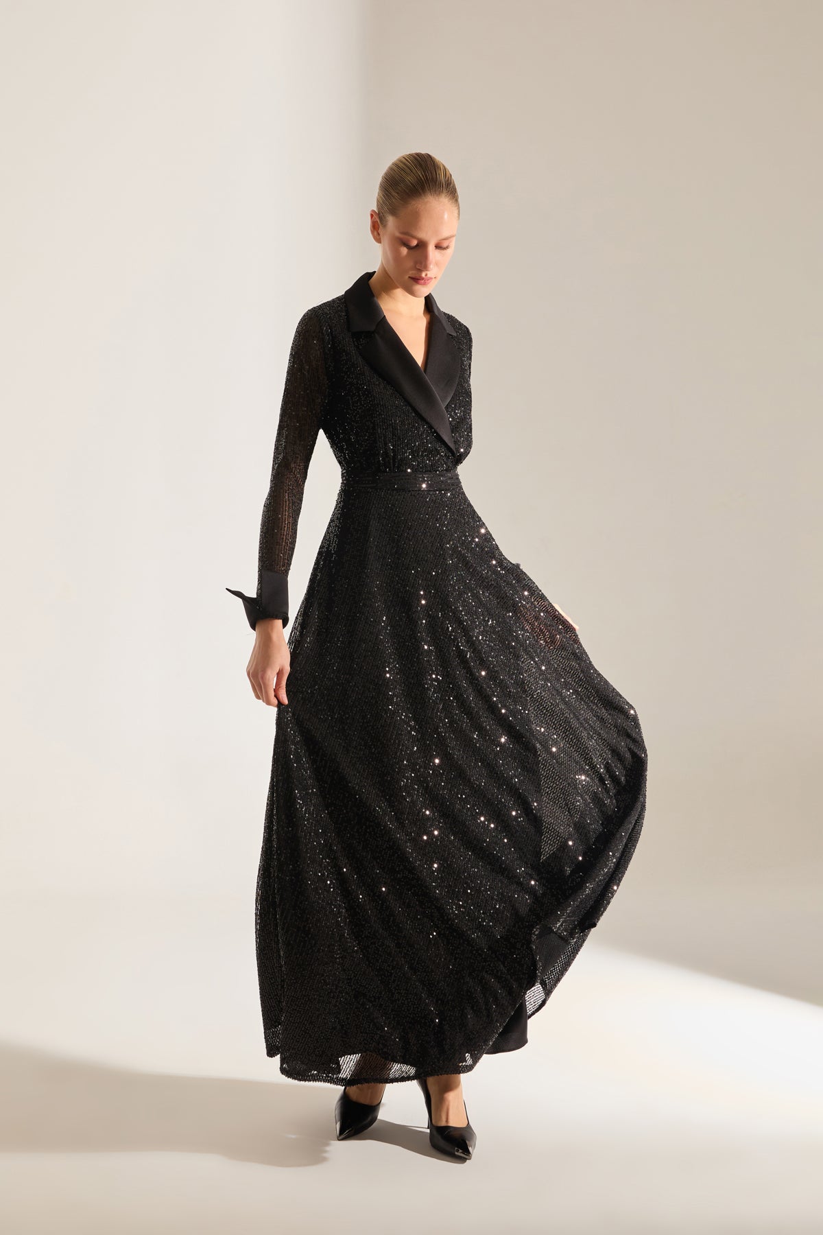 ROBE DE SOIR NOIRE À COL CRÉVÉ ARLON PAYET