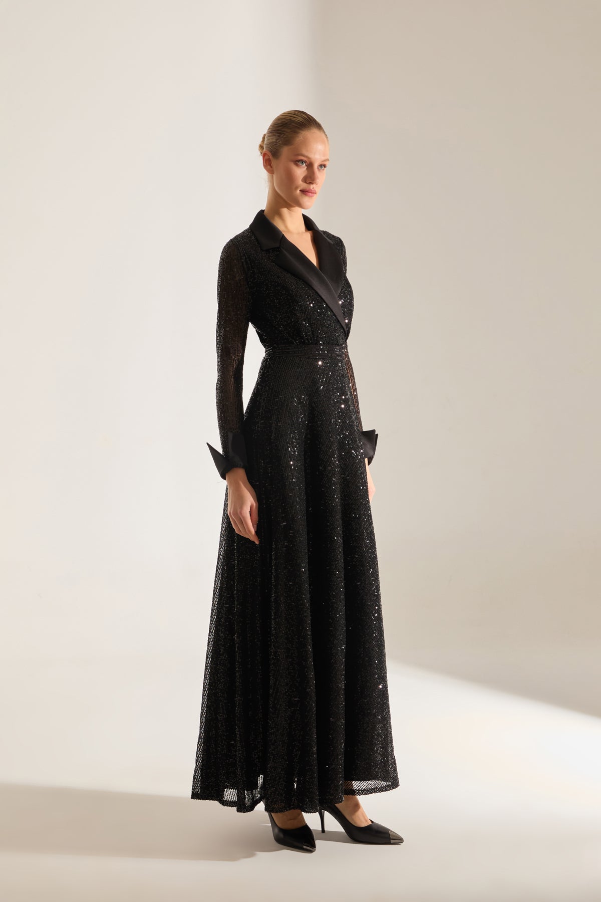 ROBE DE SOIR NOIRE À COL CRÉVÉ ARLON PAYET