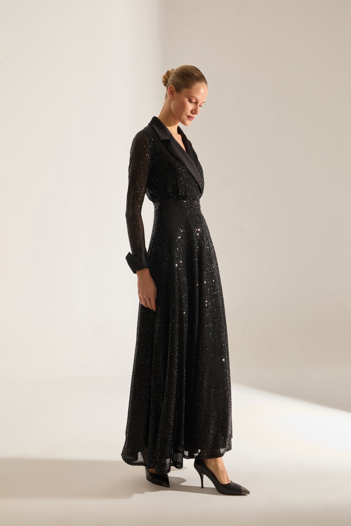 ROBE DE SOIR NOIRE À COL CRÉVÉ ARLON PAYET